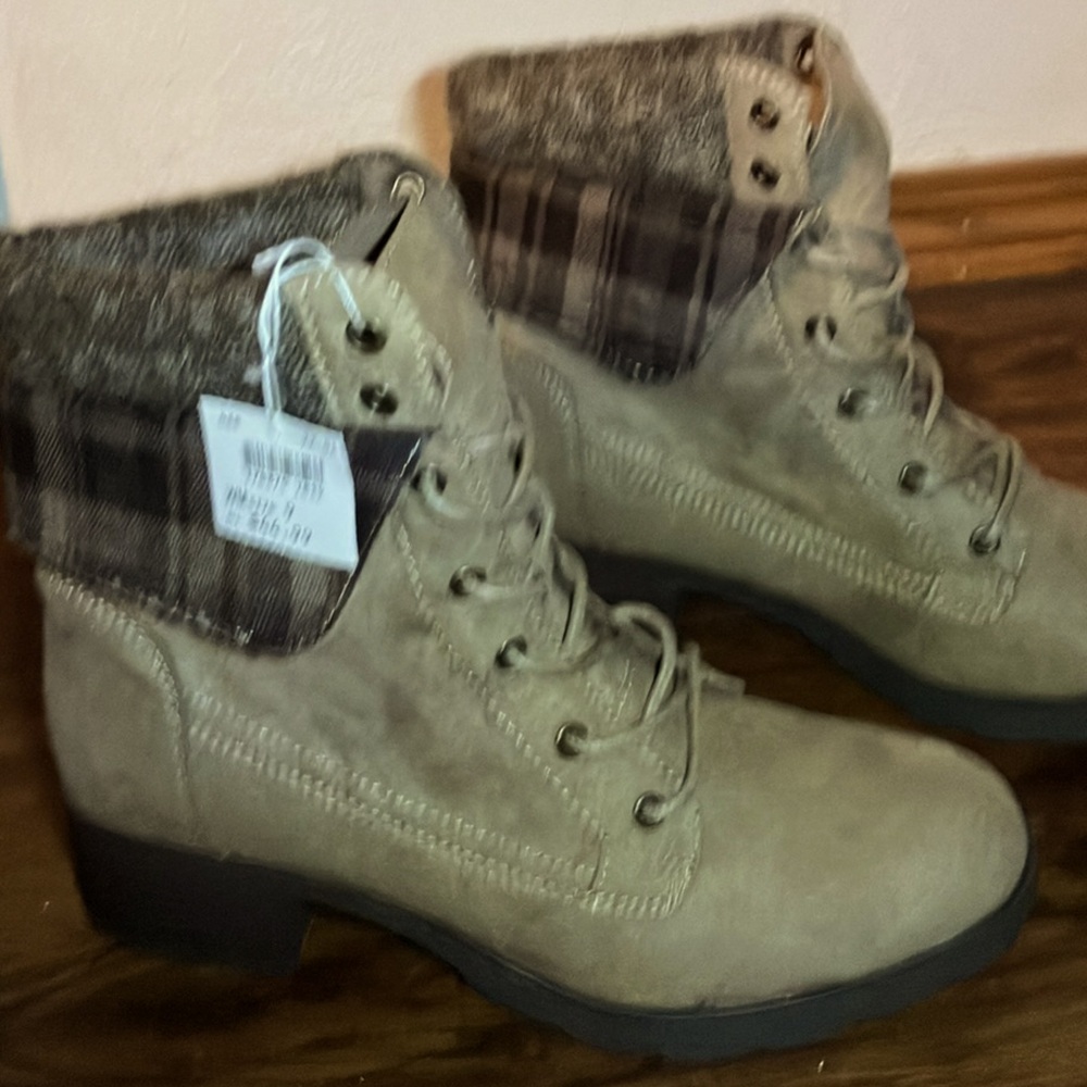 Taupe stylish walking boots